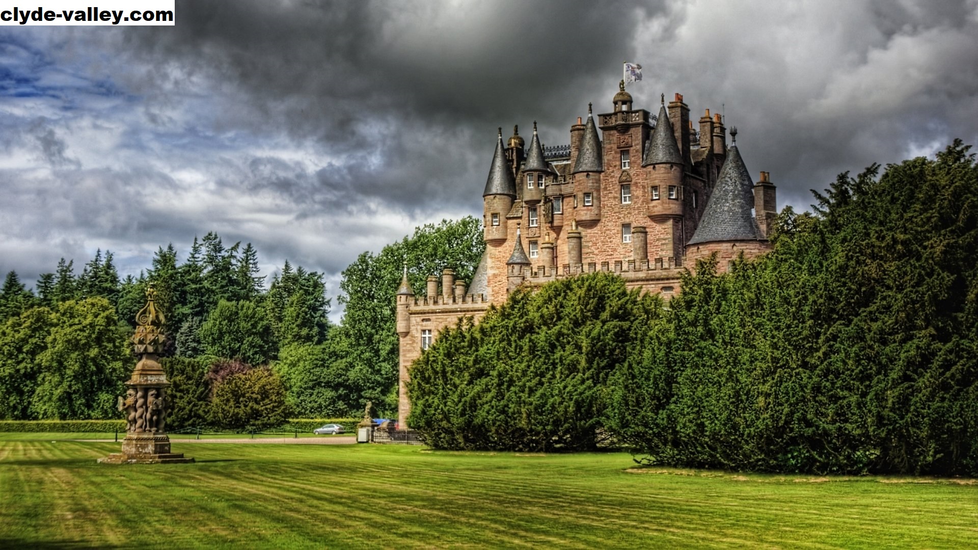 Wisata Kastil Glamis Wajib Dikunjungi Saat Berada Di Skotlandia